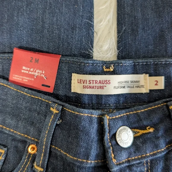 🆕 Levi's Women's Soft Stretch High Waist Skinny Jeans, Classic Dark Wash 26x30 - Picture 6 of 11